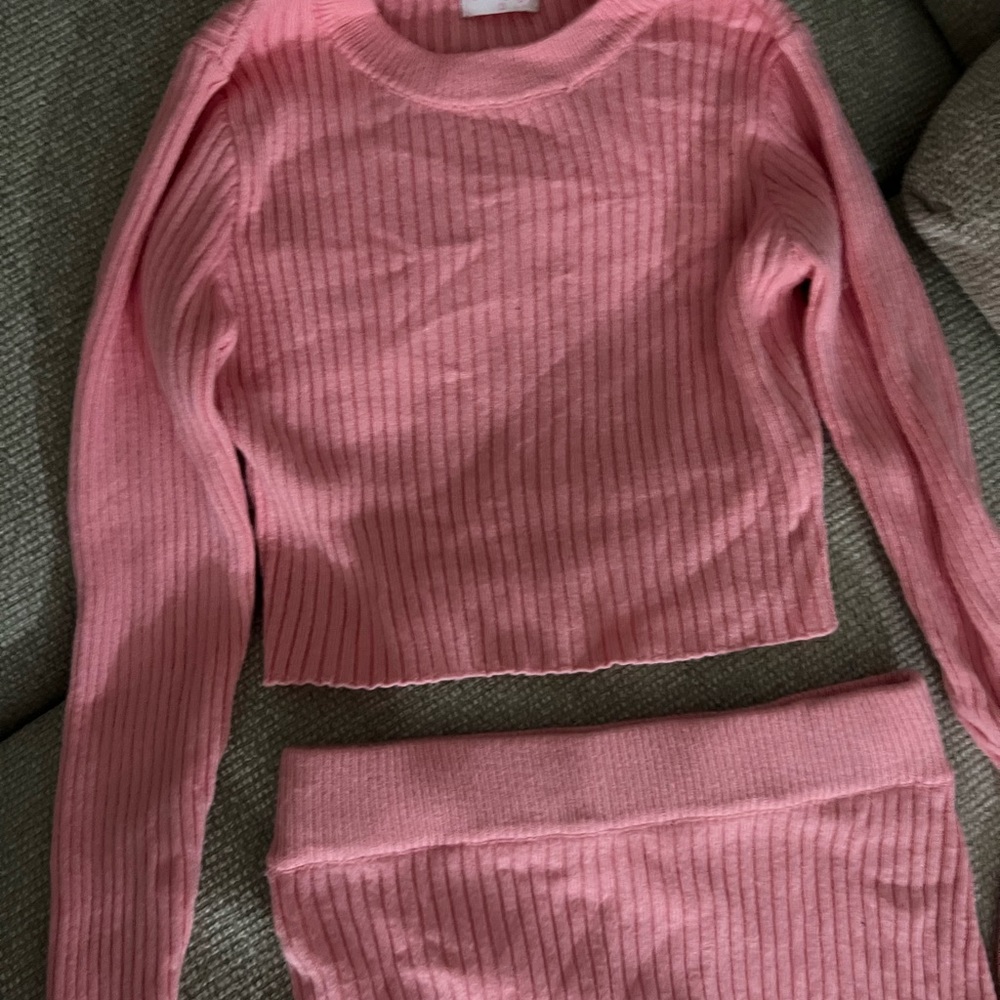 Two piece set - Picture 3 of 3